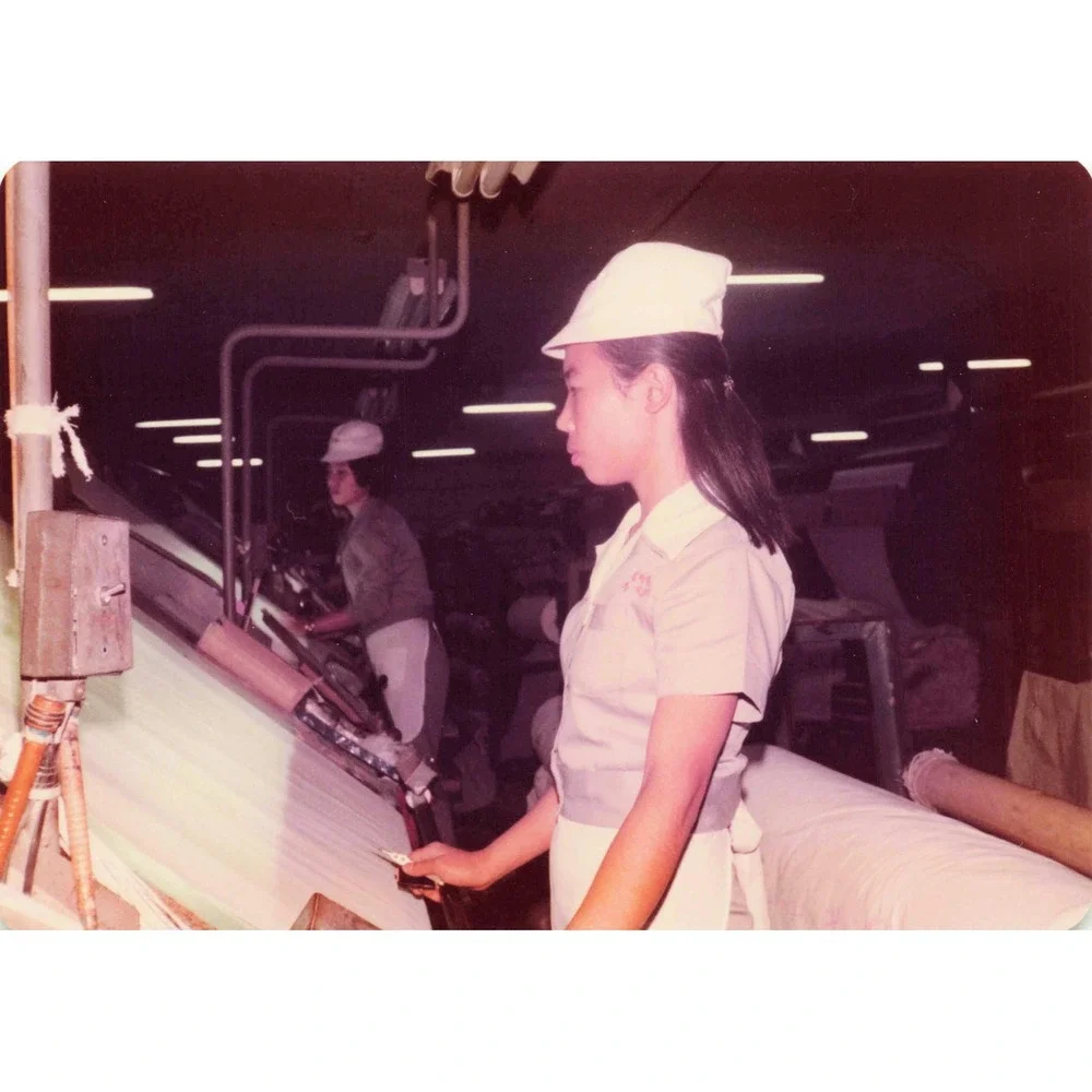 15 Vintage 1970s Korea Textile Mill Factory Photos Looms Workers USAF Tour - Picture 3 of 15